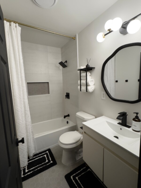 Building Photo - 326 Wilkinson Dr SE