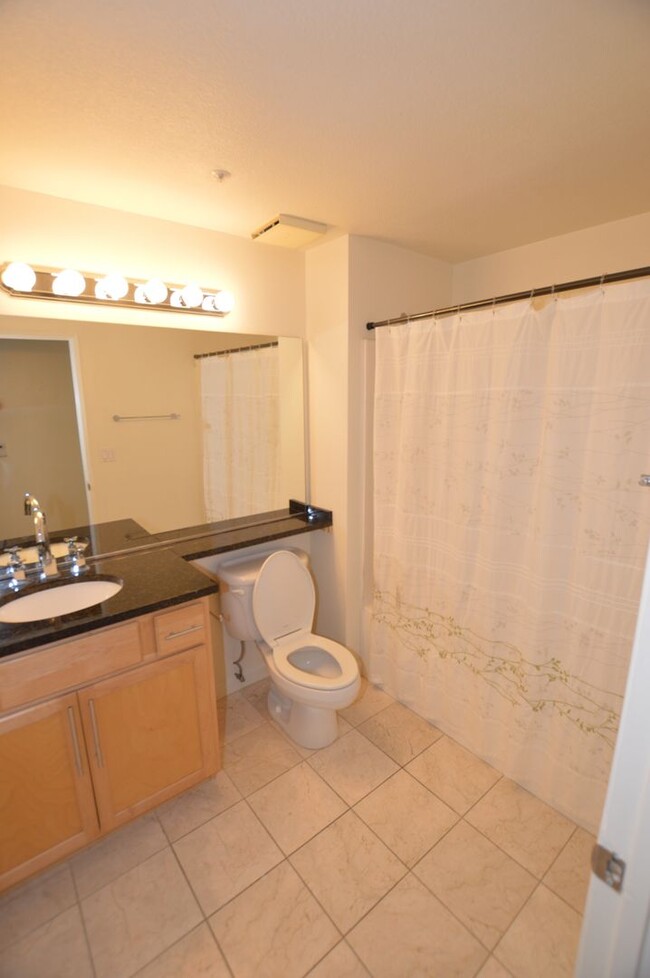 Building Photo - Meridian Unfurnished 2 Bed | 2 Bath Top Fl...