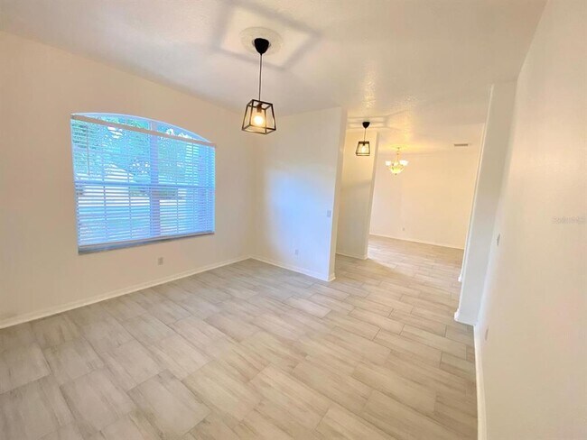 Building Photo - 3837 Fallscrest Cir