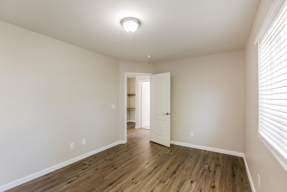 Building Photo - 10260 E Isleta Ave