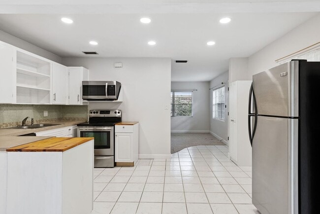 Building Photo - Conway Area 3B/1.5B Home with Fantastic Backyard and NO HOA!