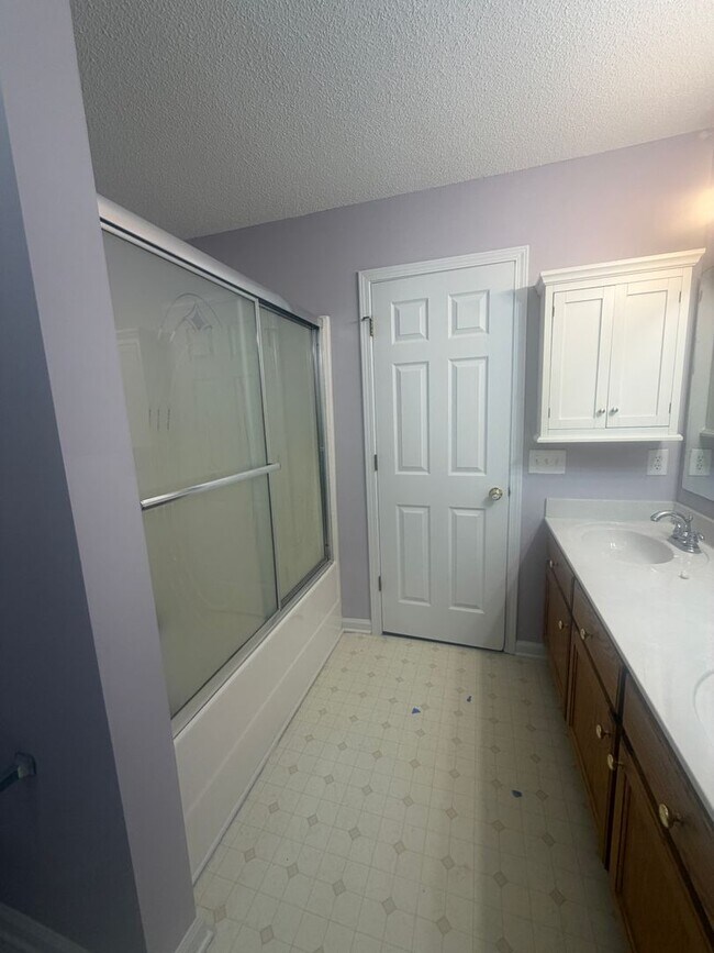 Building Photo - 3560 Oleander Dr