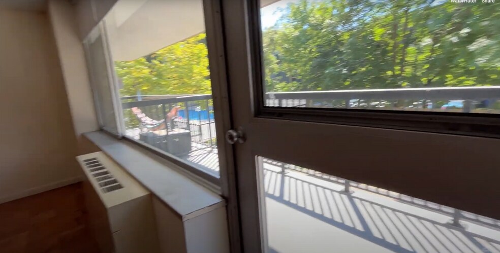 Building Photo - 16 Monmouth Ct