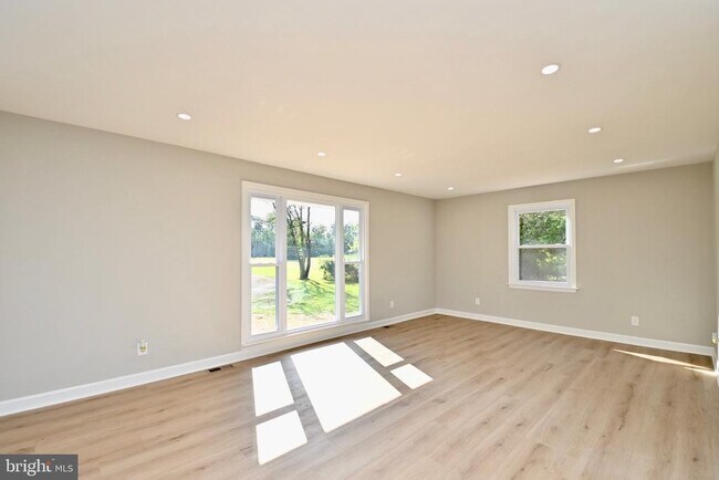 Building Photo - 7100 N Roxbury Mill Rd