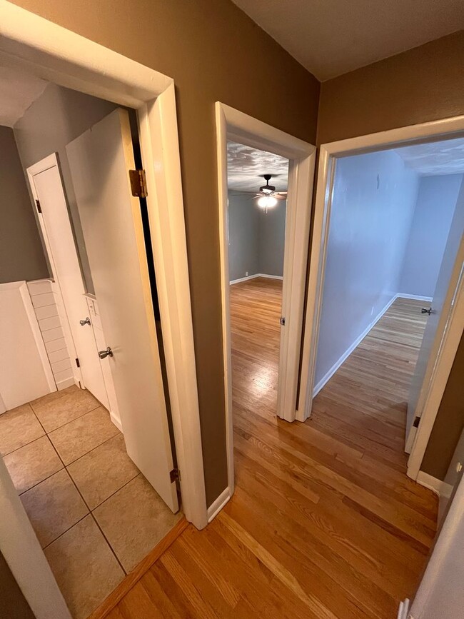 Building Photo - Upgraded 3 bed 2 bath large backyard