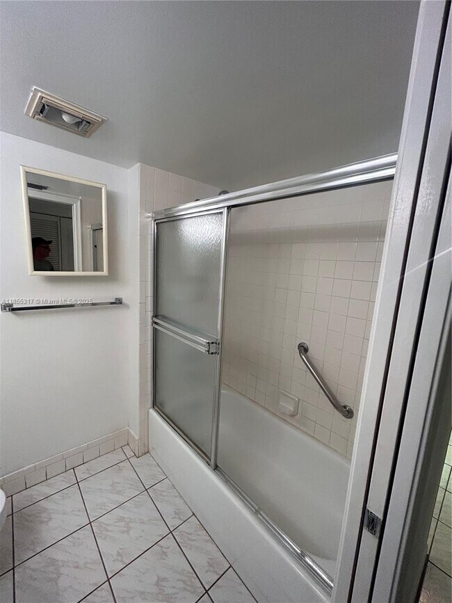 Building Photo - 1351 SW 125th Ave