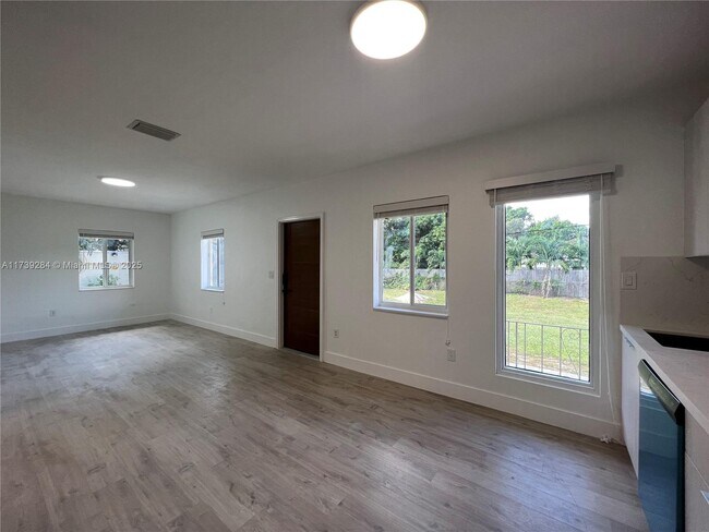 Building Photo - $2,395