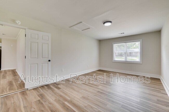 Building Photo - 3413 Charing Cross Ct
