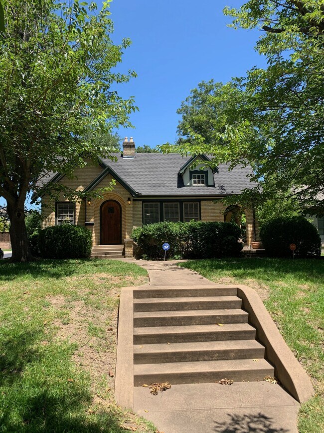 Building Photo - 6001 Goliad Ave