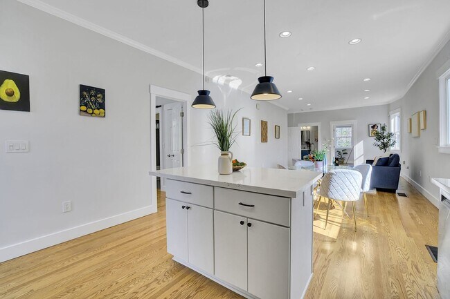 Building Photo - Wonderful House with Huge Deck in an Amazing Location