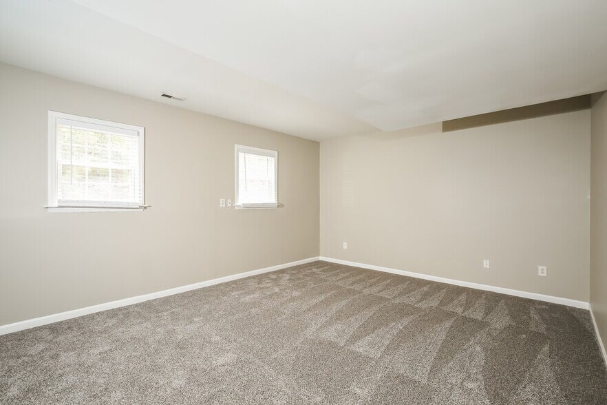 Building Photo - 330 Braeburn Dr