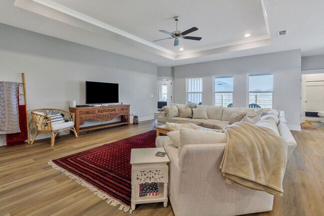 Building Photo - 4 BEDROOMS IN GULF BREEZE!!