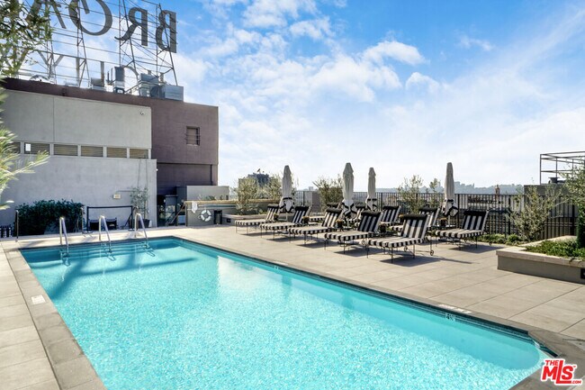 Building Photo - 1645 Vine St