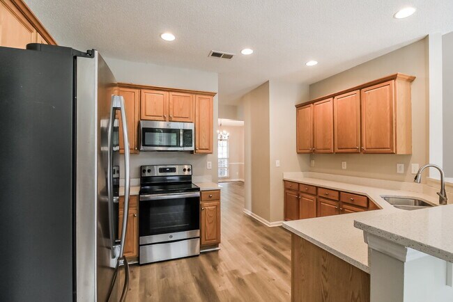 Building Photo - 7601 Hilltop Way
