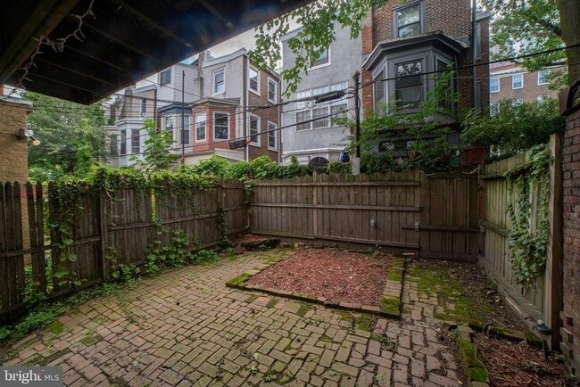 Building Photo - 141 N 21st St