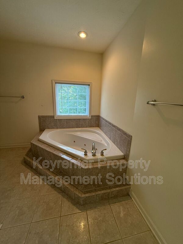 Building Photo - 104 Buckingham Pl