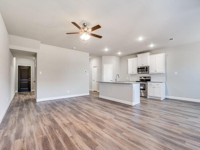 Building Photo - 6803 Topaz Dr