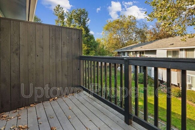 Building Photo - 5660 SW 180th Ave