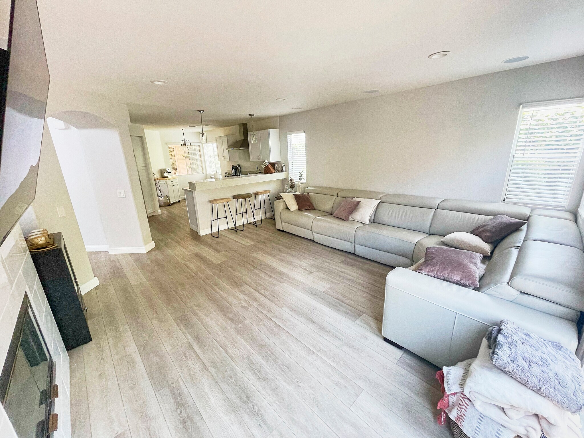 Building Photo - 951 Norella St