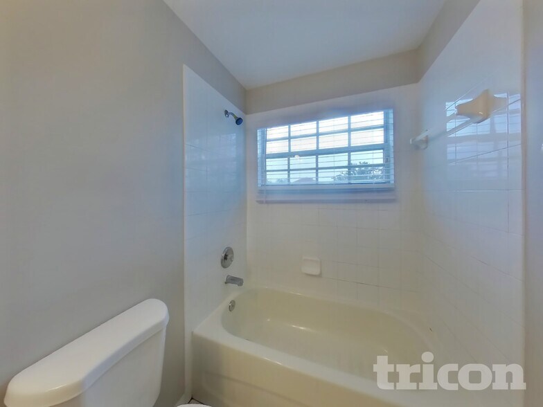 Building Photo - 31027 Bridgegate Dr