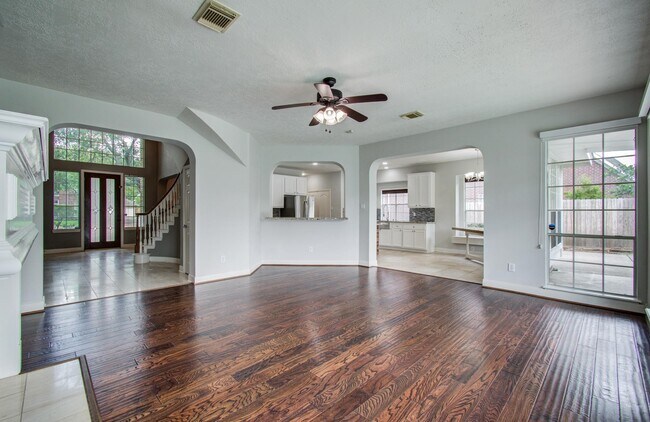Building Photo - 1311 Hopkins Park Dr