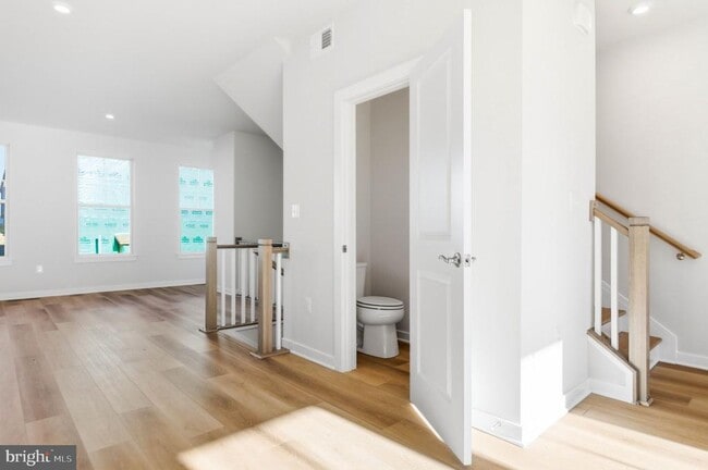 Building Photo - 1017 Venifena Terrace SE