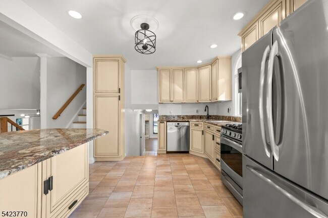 Building Photo - 27 Meadowview Rd