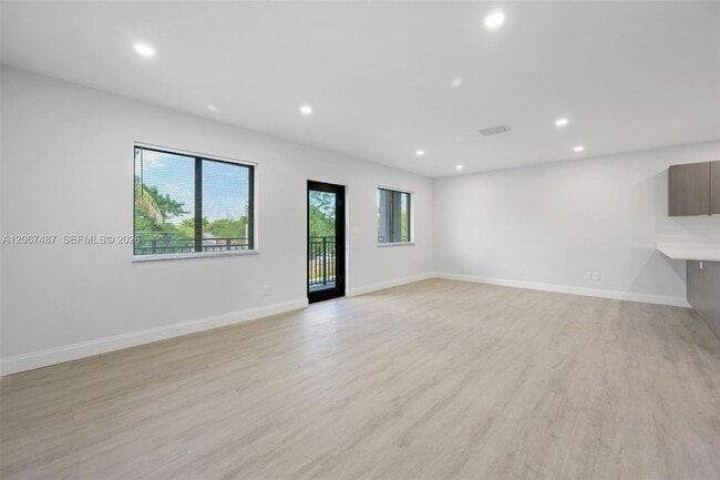 Building Photo - 349 NW 40th St