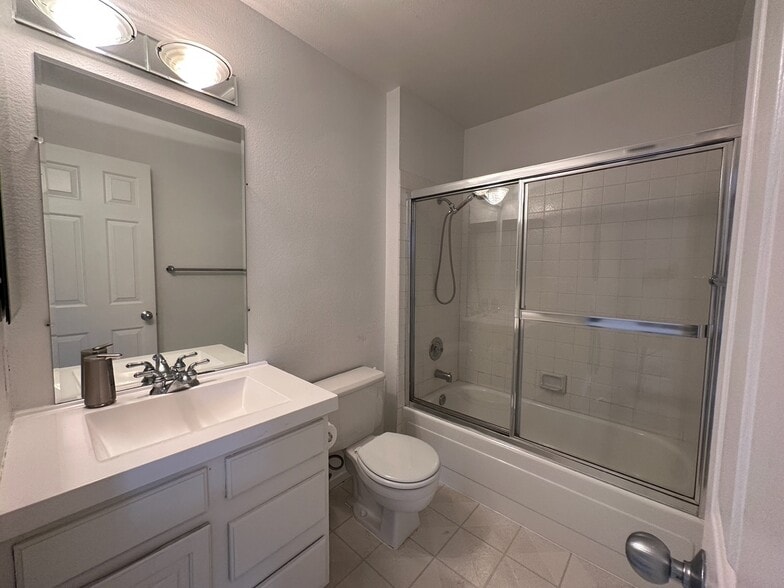 Building Photo - 2875 Idlewild Dr