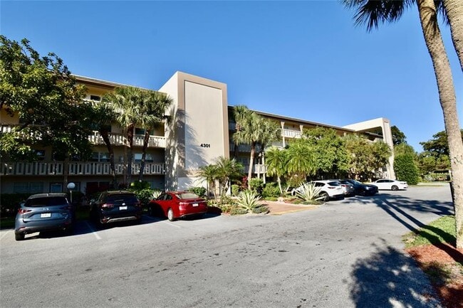 Building Photo - 4301 Martinique Cir