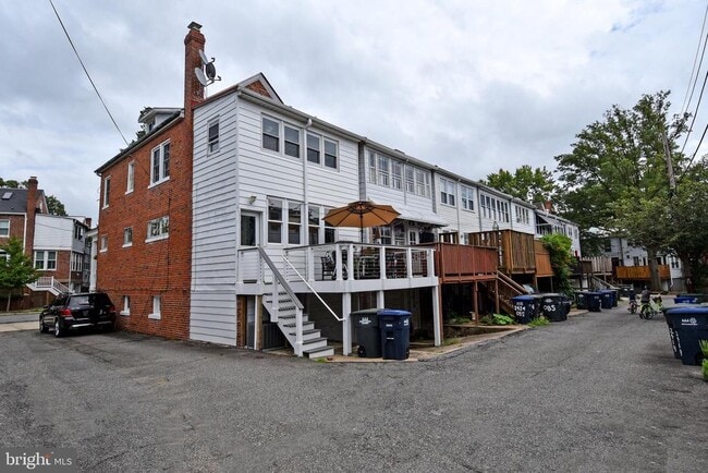 Building Photo - 2426 Observatory Pl NW