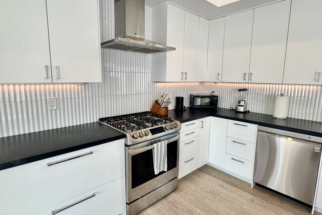 Building Photo - Modern Encinitas Retreat | Furnished | 6-Month Lease | Utilities Included