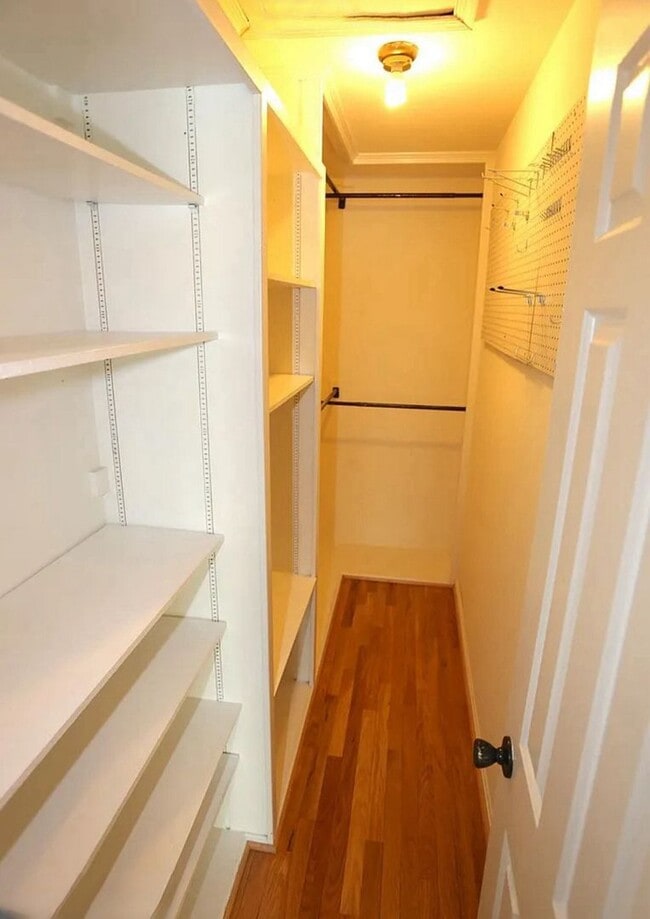 Building Photo - Updated North Bethesda Townhome — 3 Bedroo...