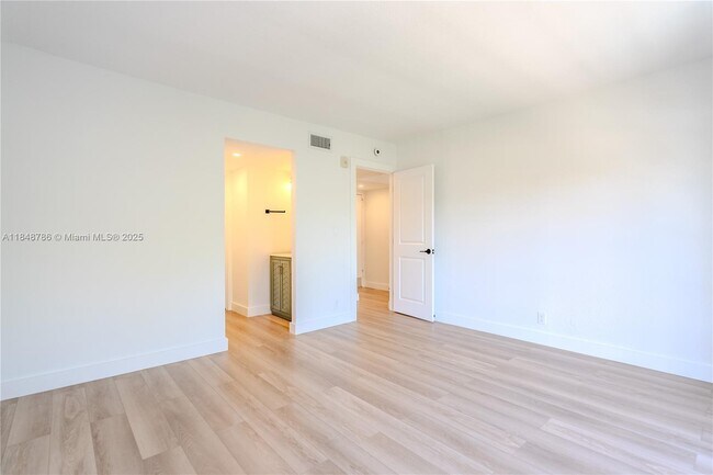 Building Photo - 1220 71st St
