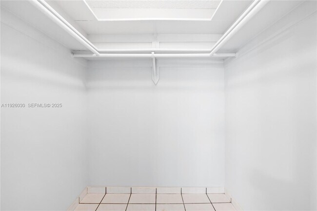 Building Photo - 7915 Harding Ave