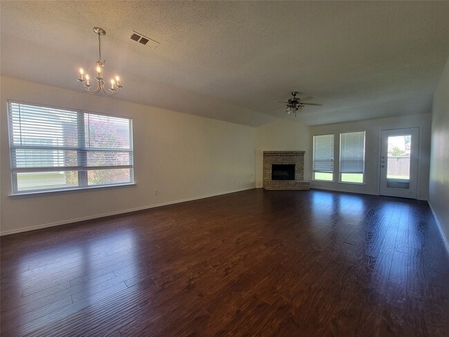 Building Photo - 1537 Fairfield Dr