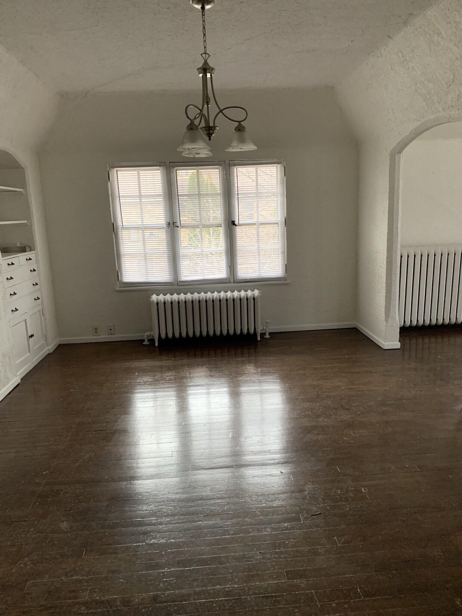 Dining room - 2863 N Lake Dr