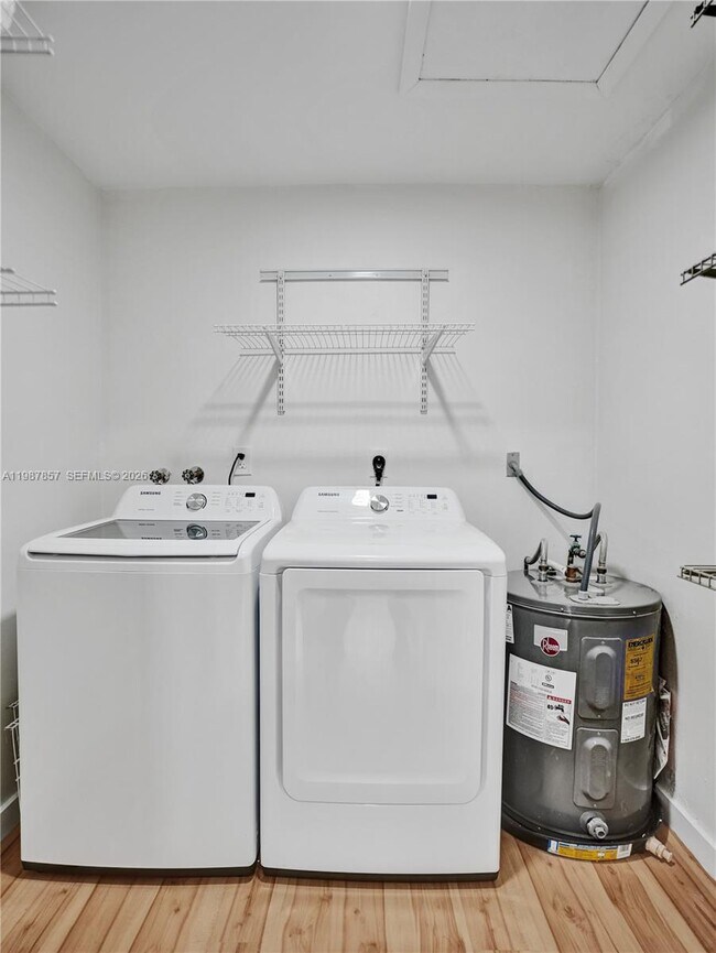 Building Photo - 932 Mandarin Isle