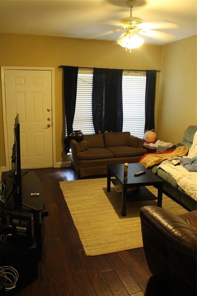 Building Photo - 2801 Rio Grande St