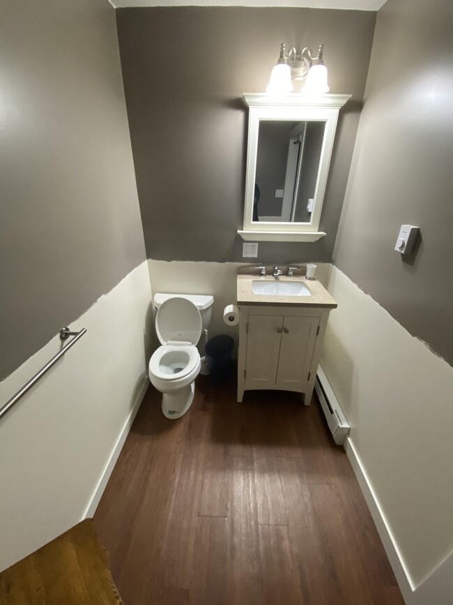 Building Photo - 31 SW Lake Roesiger Rd