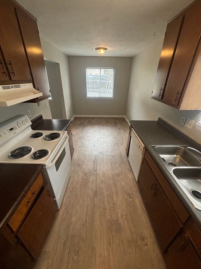Building Photo - 2 bed/ 1 bath Apartment in Prime Tallahass...