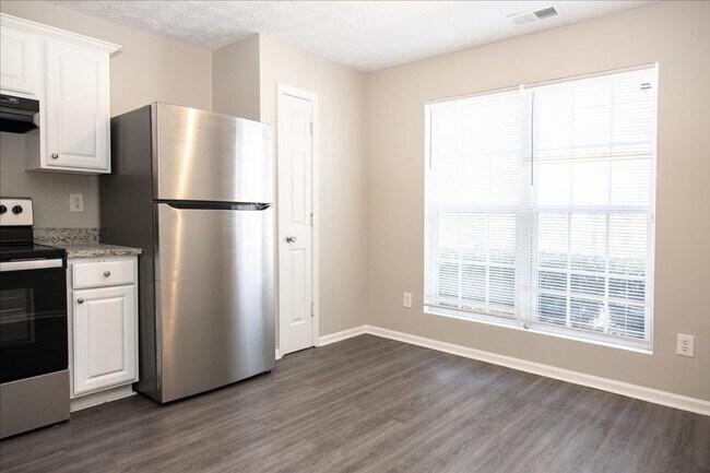 Building Photo - $400 Move In Special: Newly Renovated 3/2 Townhome in Quiet Decatur Neighborhood!