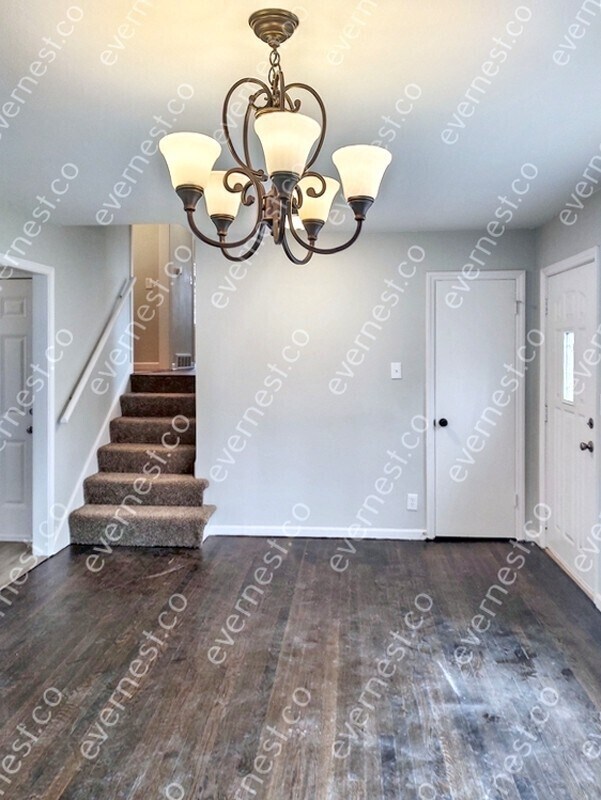 Building Photo - Charming 4-Bedroom Home with Garage / Pet-...