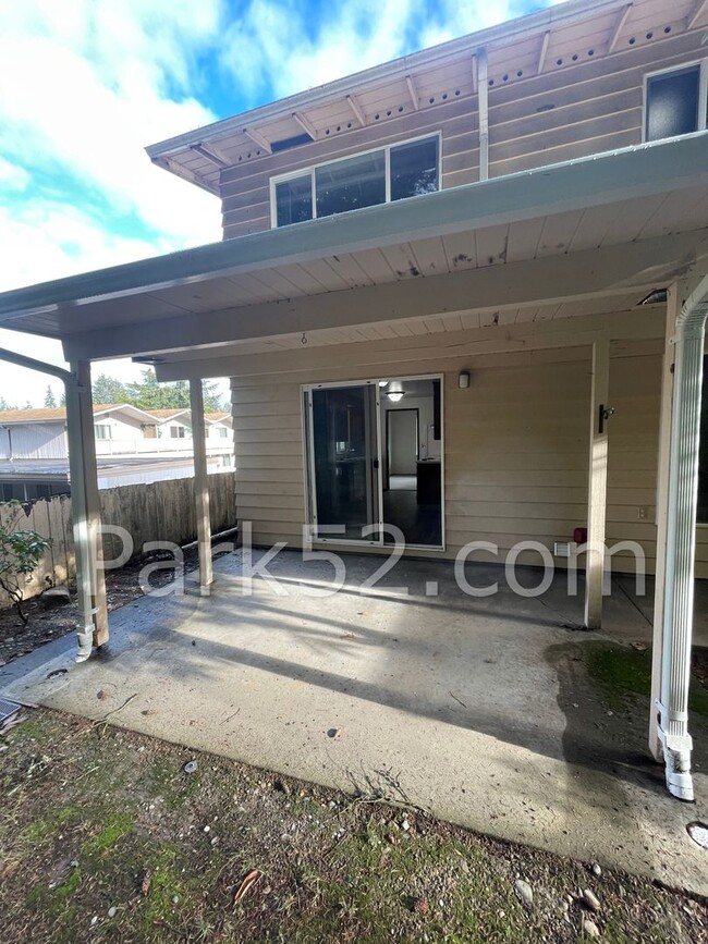Building Photo - $500 Off 1st Full Month! 2 Bedroom Townhom...