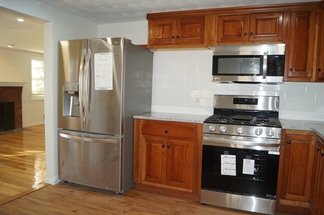 Building Photo - 48 Bornwood Dr