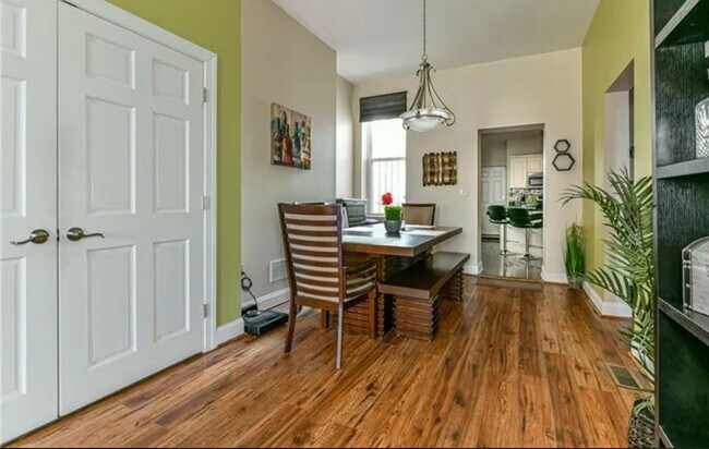 Building Photo - Gorgeous 3 bedroom townhome in Pittsburgh's Fineview Neighborhood