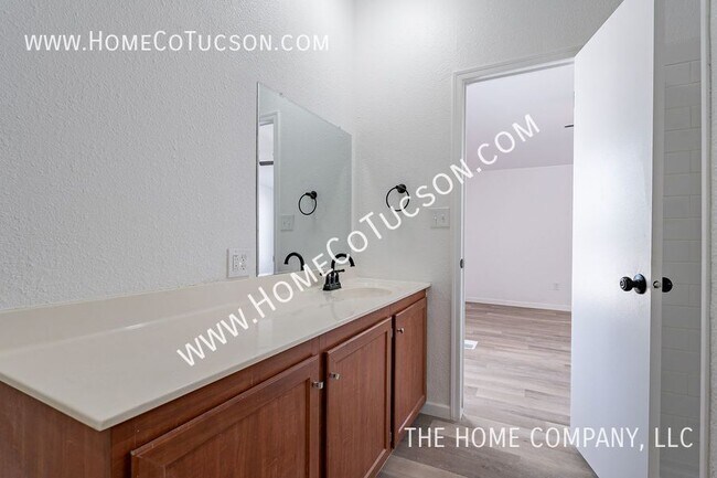 Building Photo - 2628 N Fontana Ave