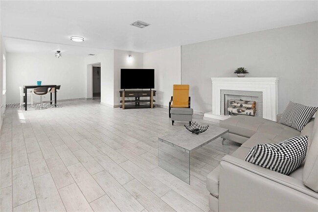 Building Photo - 1510 Hayes St