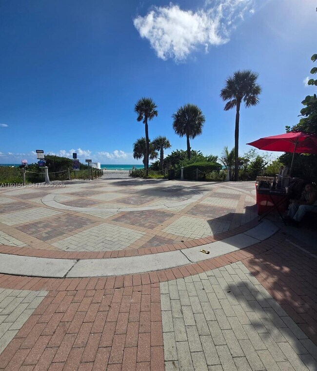 Building Photo - 2899 Collins Ave