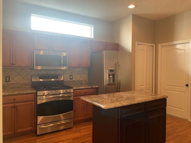 Building Photo - WESTCHASE - THE VINEYARDS